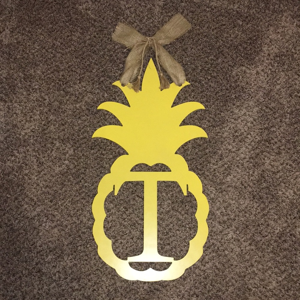 Wood Pineapple “T” Wall Decor